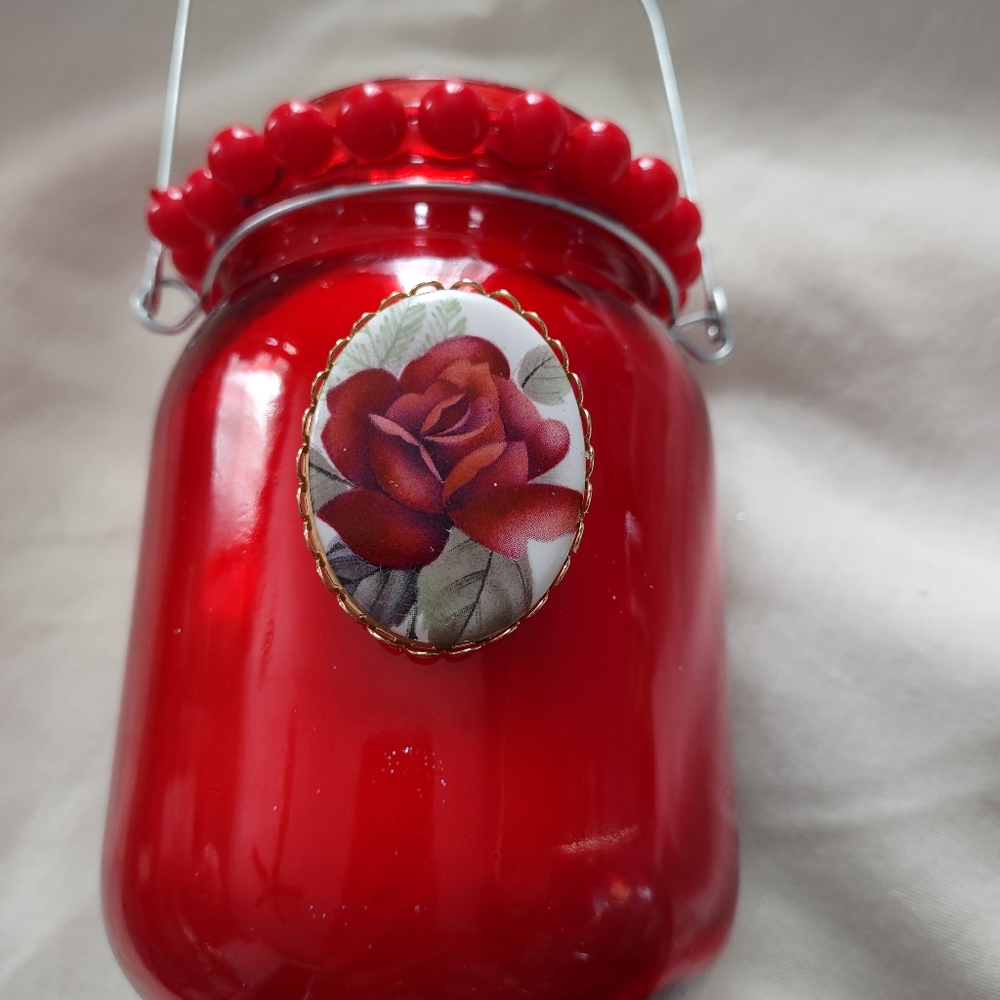 Red jar vanilla candle
